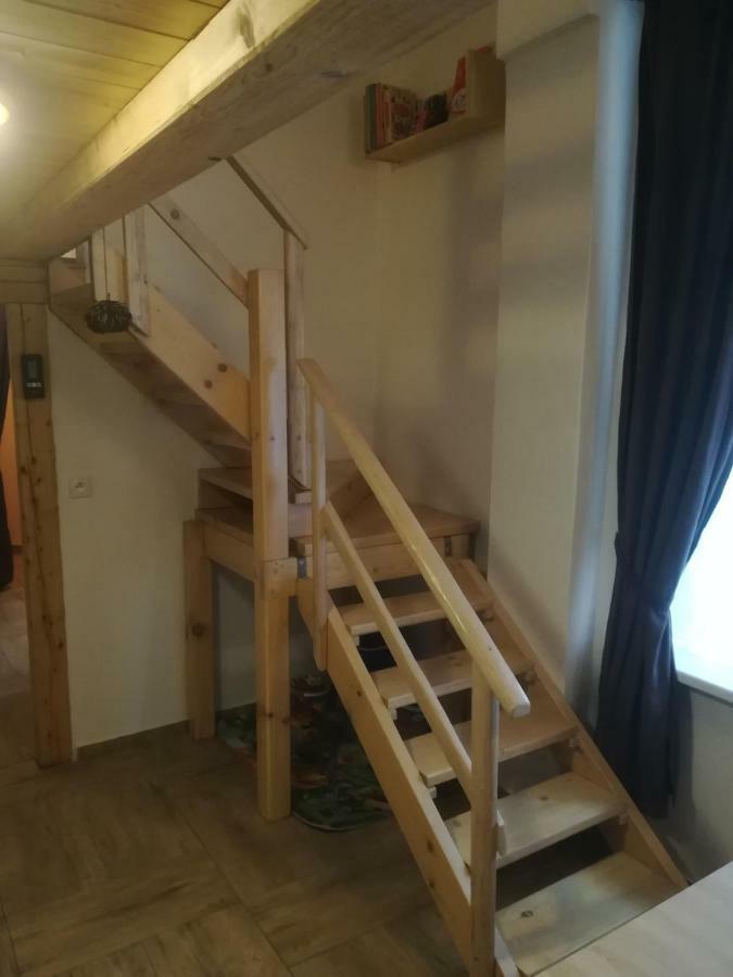 Pod Vezi I *